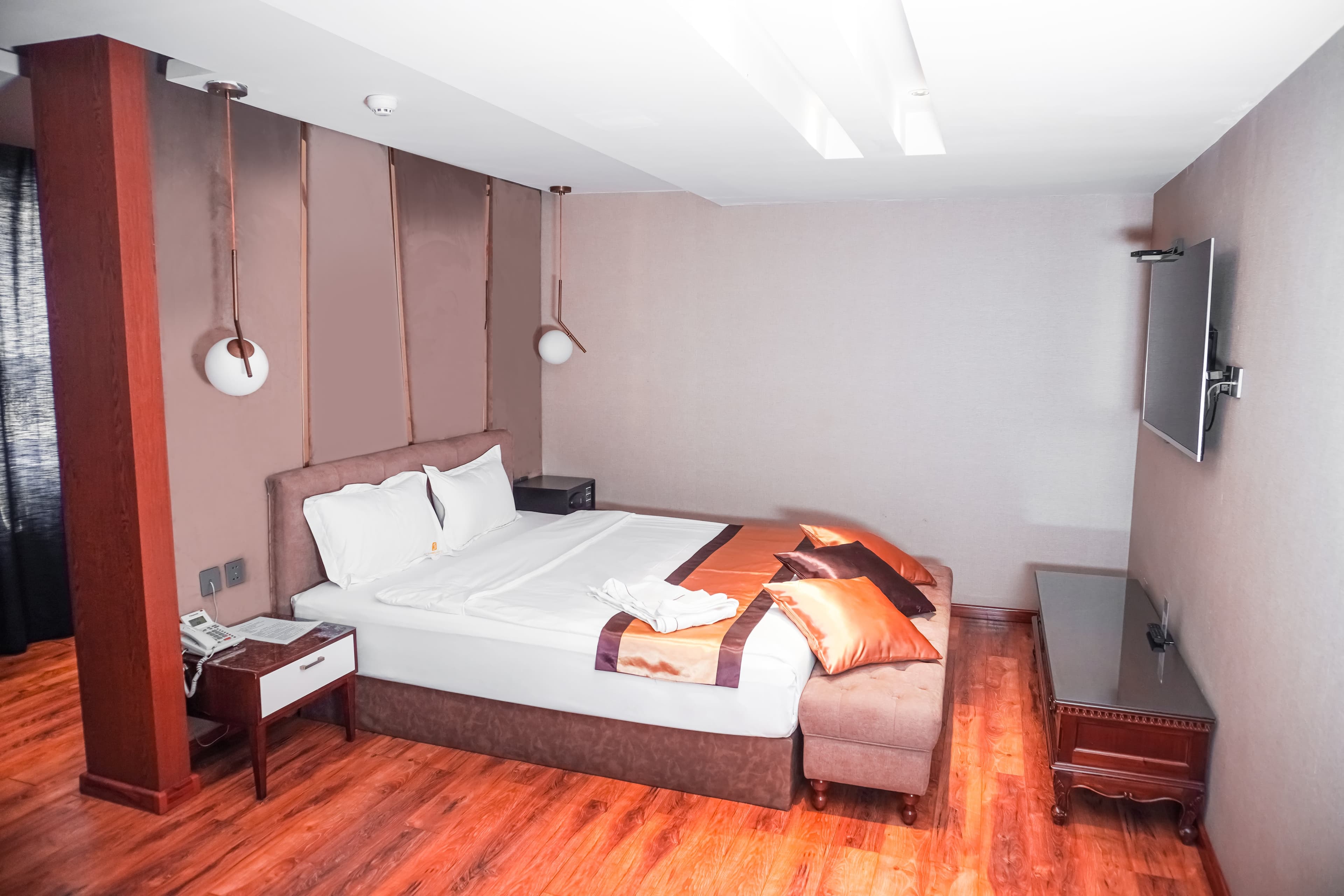 listing card gallery